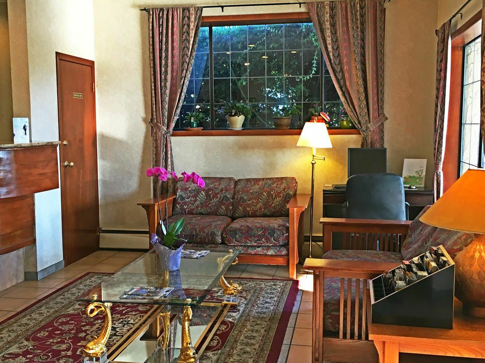 Howard Johnson By Wyndham Hotel Victoria