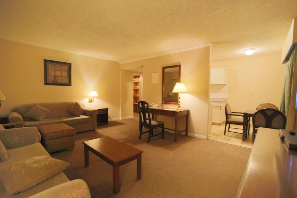 Howard Johnson By Wyndham Victoria
