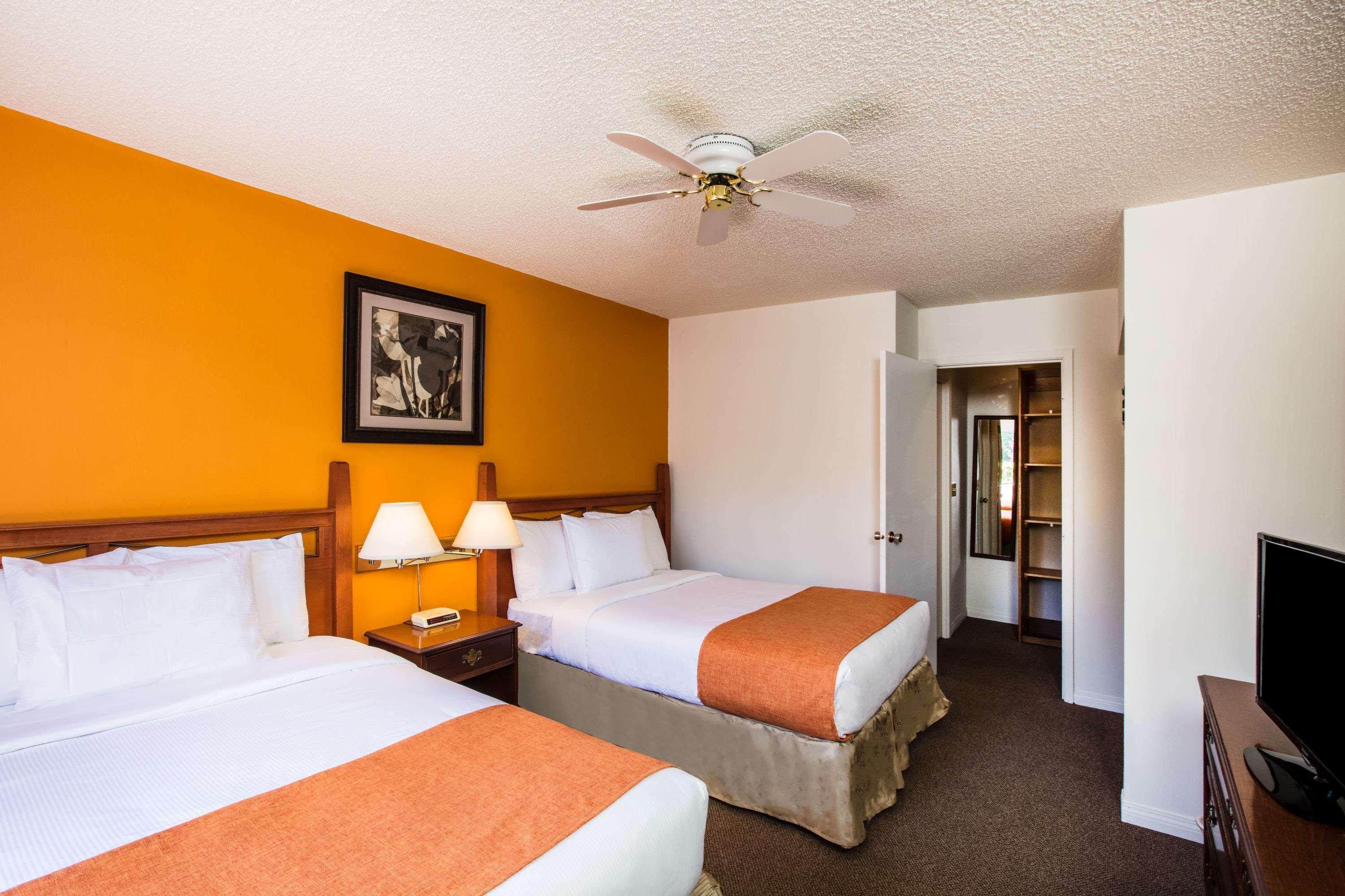 Hotel Howard Johnson By Wyndham 3*