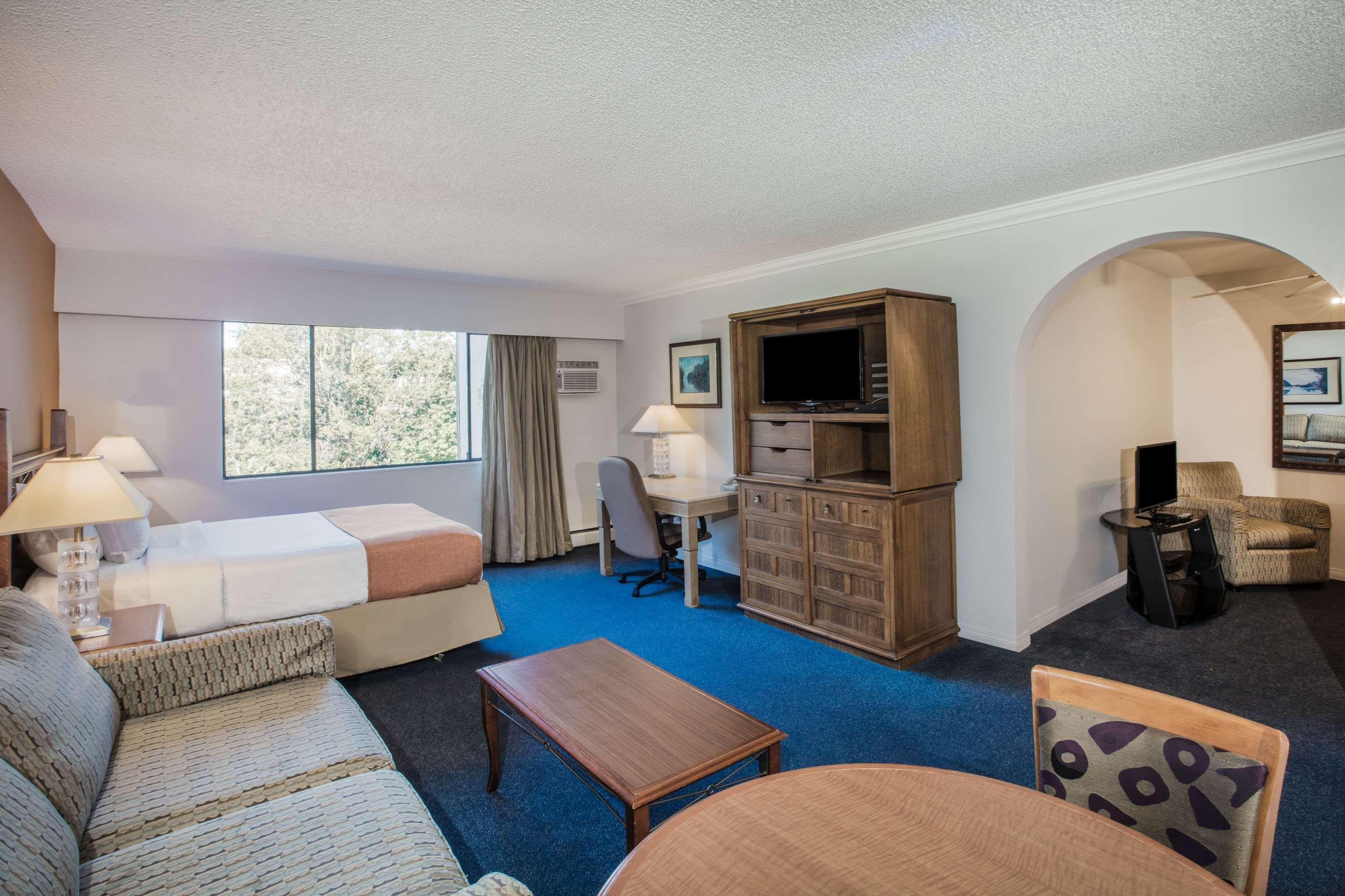 Howard Johnson By Wyndham Hotel