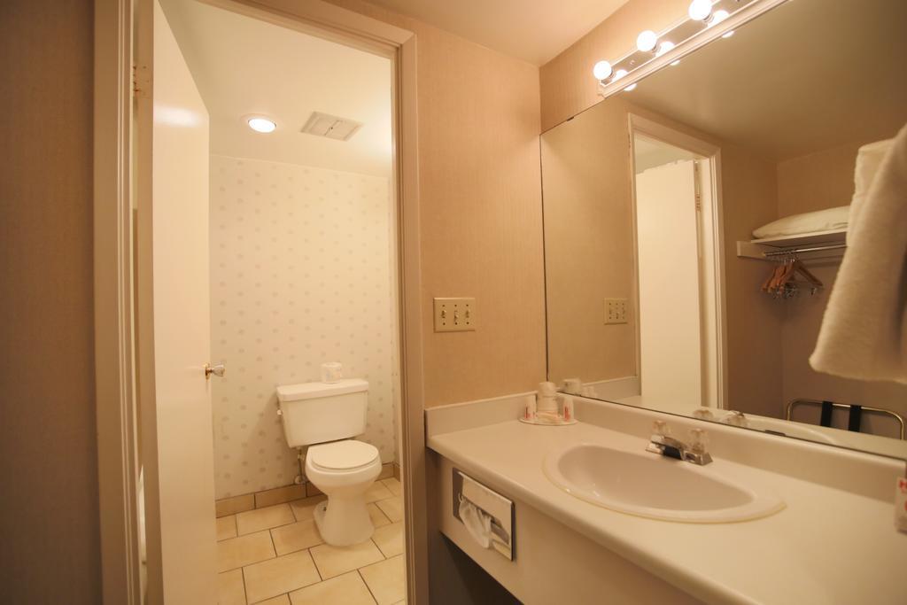 Howard Johnson By Wyndham Hotel Victoria