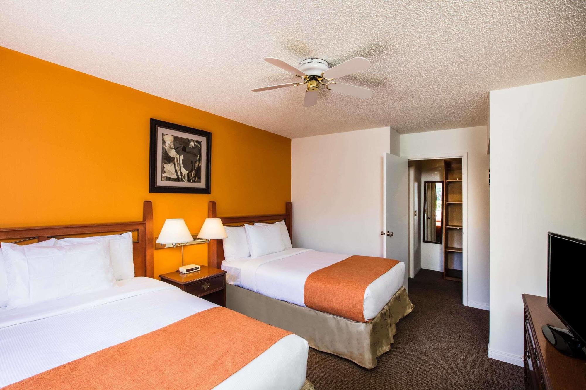 Hotel Howard Johnson By Wyndham 3*