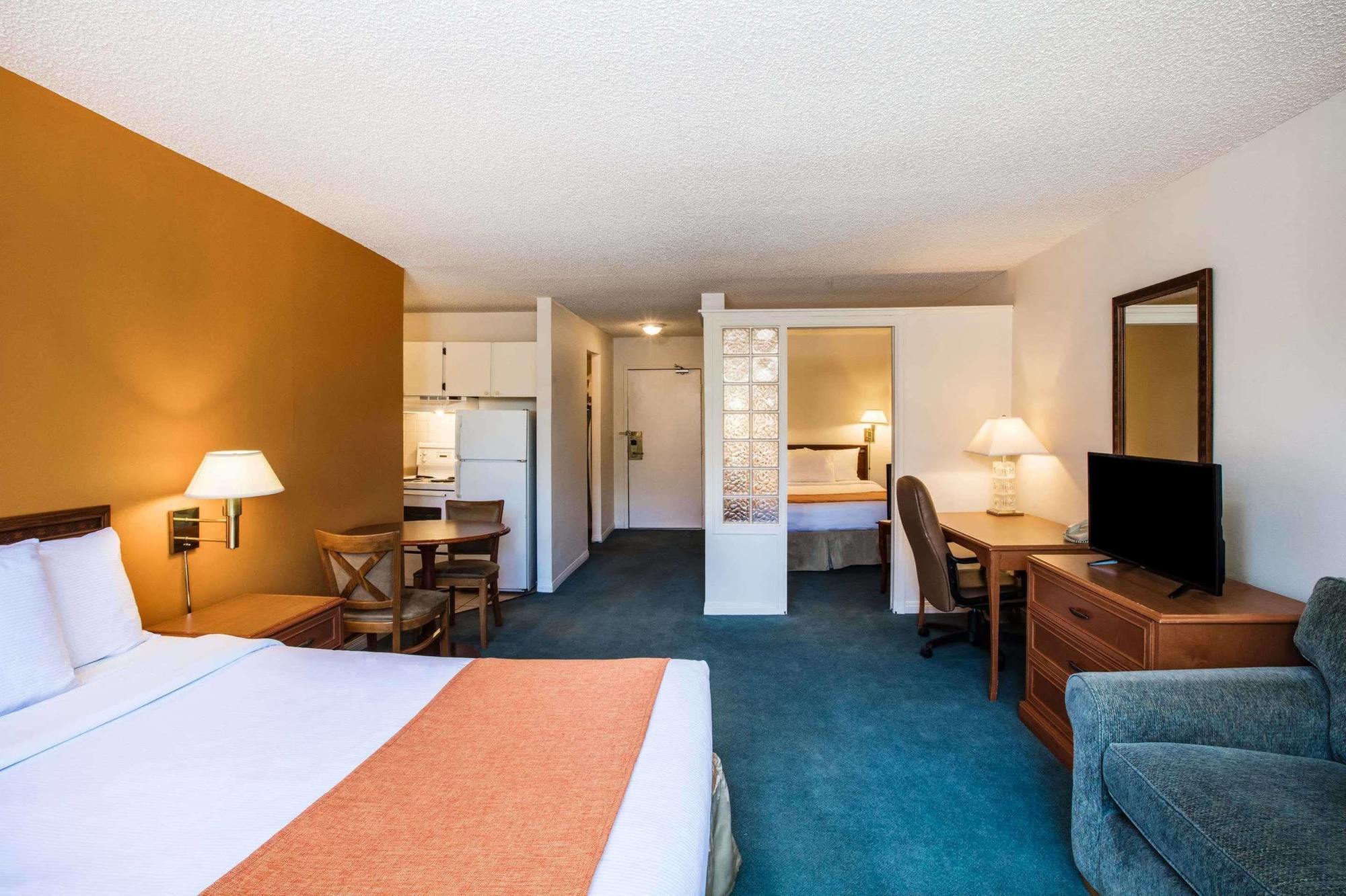 Howard Johnson By Wyndham 3* Victoria